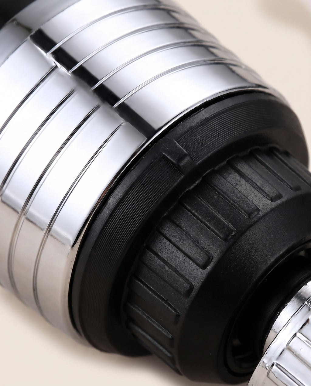 Aérateur de robinet pivotant à deux modes - macro detail