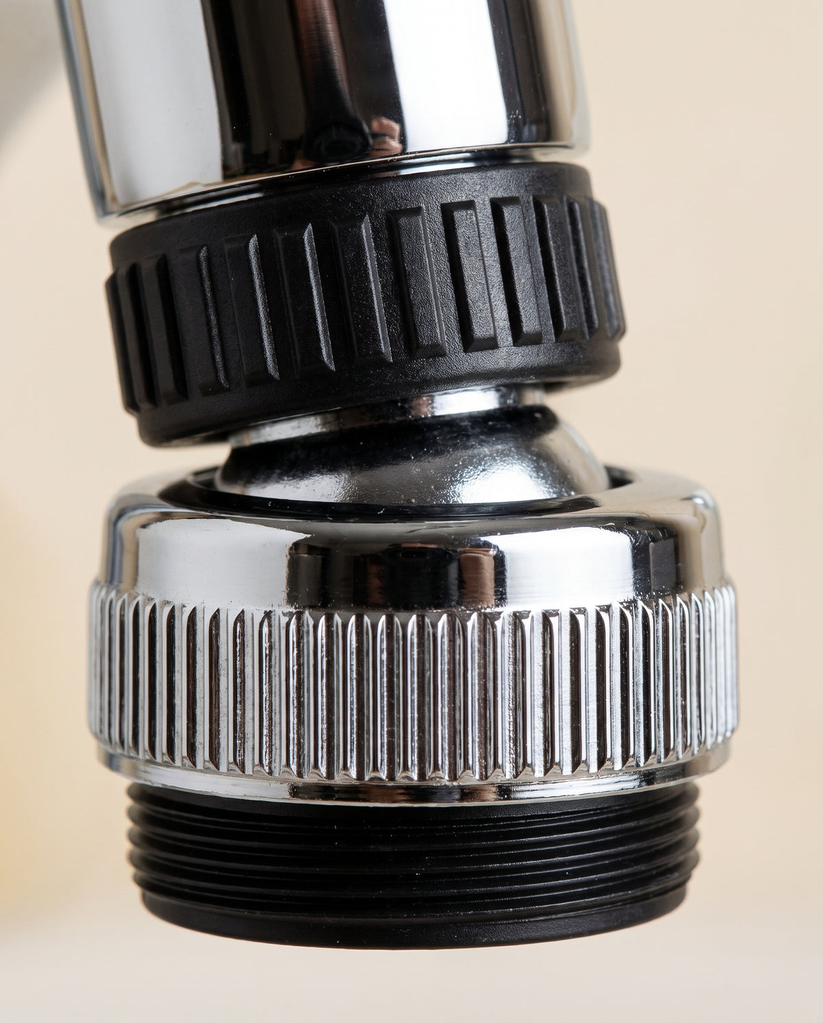 Rallonge filtrante pivotante pour robinet - macro detail