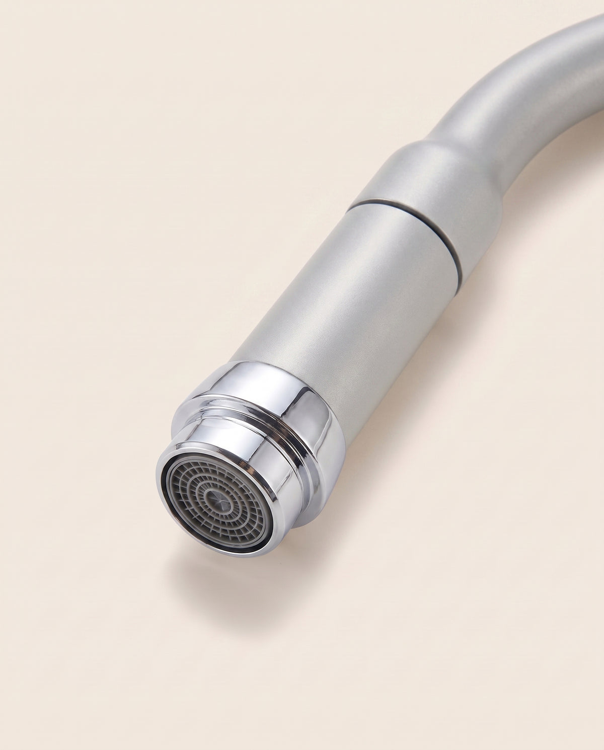 Aérateur filtrant pour robinet de cuisine - variant