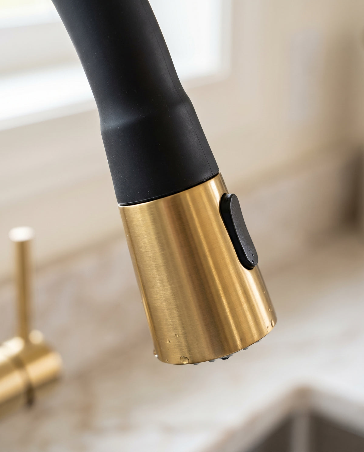 Robinet de cuisine avec sortie pour eau filtrée - macro detail